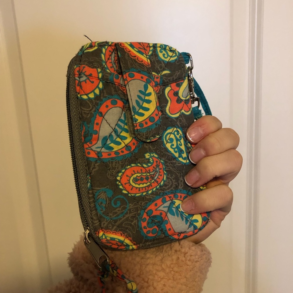 Patterned wristlet - Picture 2 of 4